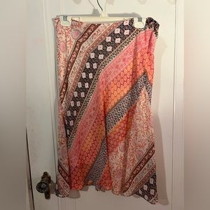 Star City midi skirt. Multiple fun patterns. Size 7, thrifted!